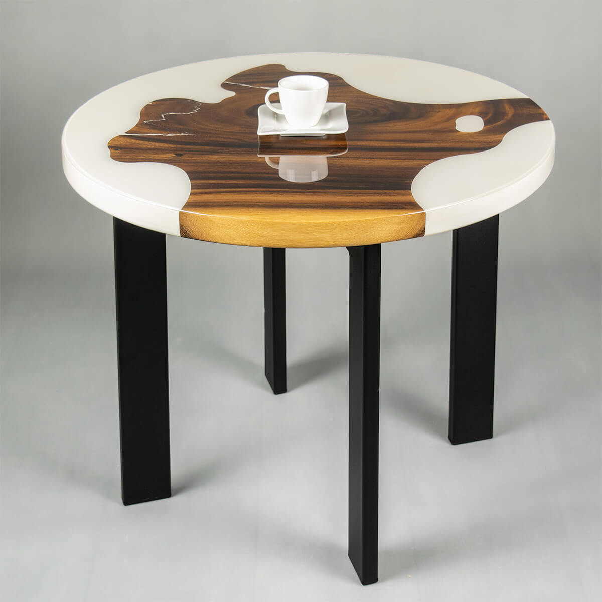 white resin table